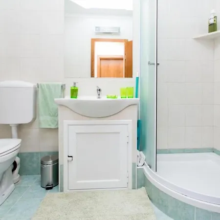Penetra - Two Bedroom With Balcony And Sea View דירה