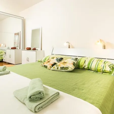 Penetra - Two Bedroom With Balcony And Sea View דירה