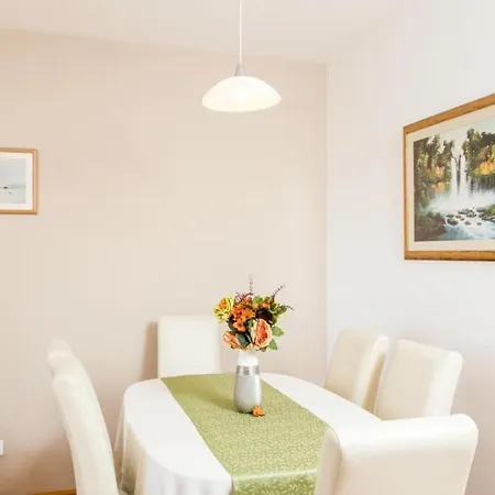 Penetra - Two Bedroom With Balcony And Sea View * Cavtat